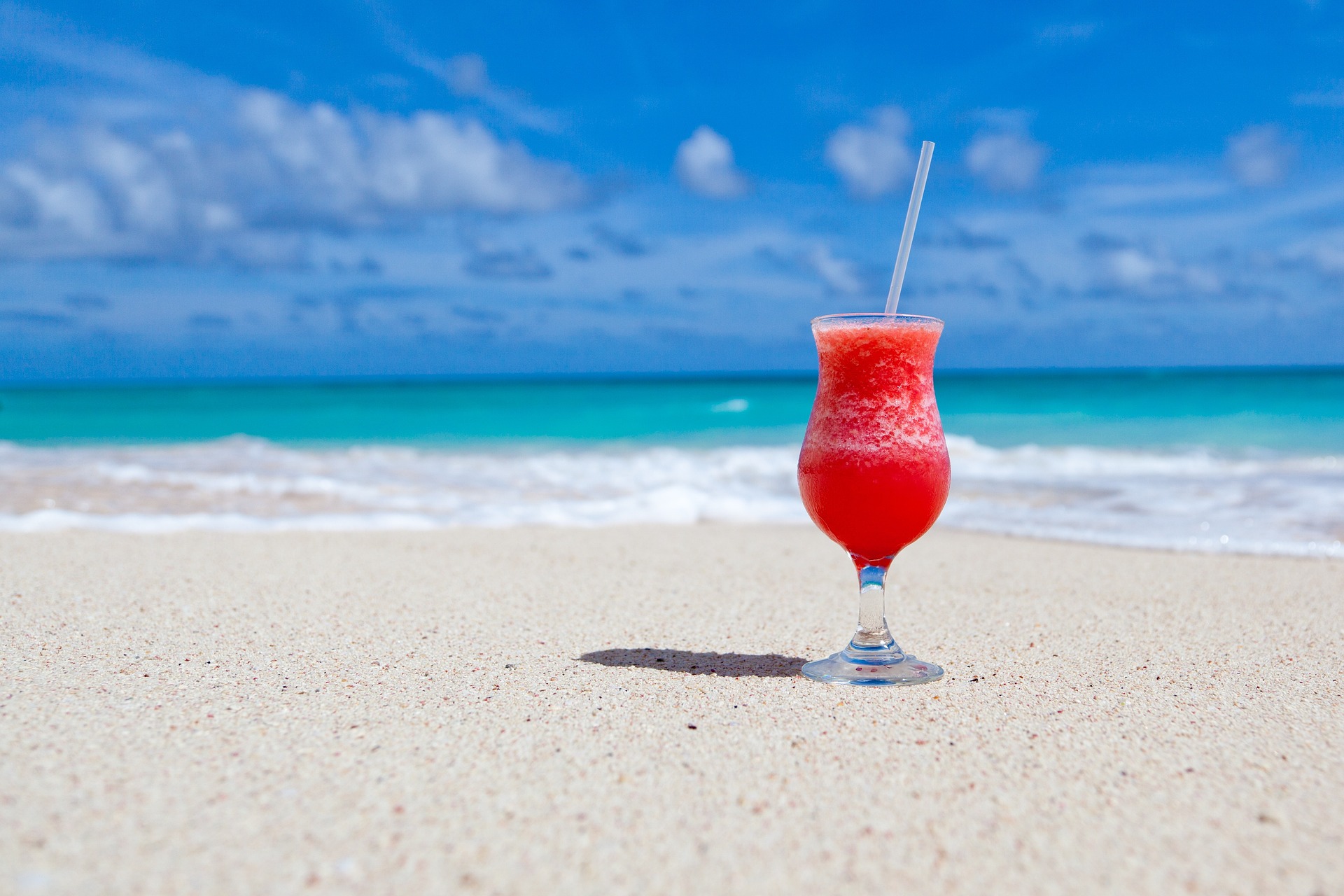 koktejl na plaži, WIZ BLOG, Kaj lahko pokvari dopust, izlet, najljubši koncert, doma in v tujini?